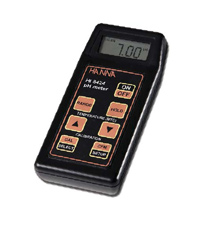Phmètre HI-8424 avec électrode HI-1413B capable de mesurer PH,ORP,ISE,et température avec une grande précision  