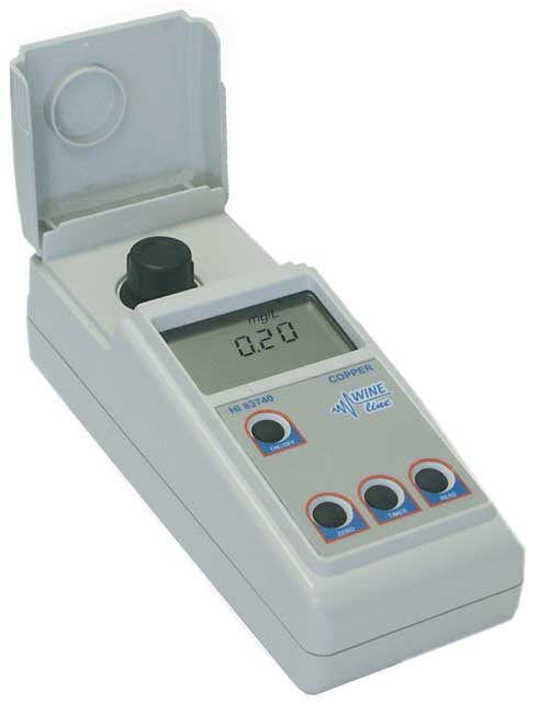 Photomètre pour l'indice des peroxydes ,livré en mallette, réactif pour 10 tests,seringue,tissu de nettoyage,piles et adaptateur 12V   
